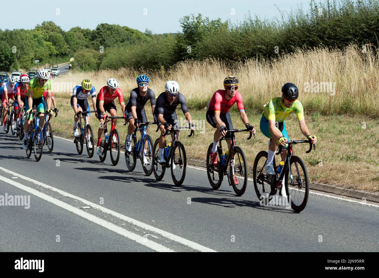 Das 2022 Commonwealth Games Radrennen für Männer,`s sich dem Dorf Hampton-on-the-Hill, Warwickshire, Großbritannien, nähert Stockfoto